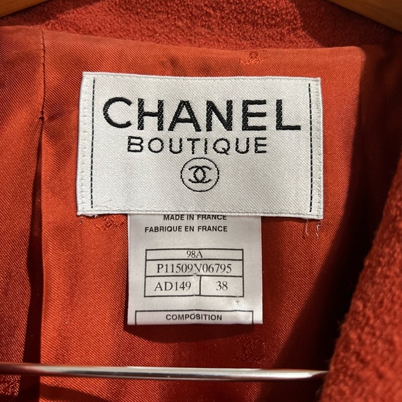 VINTAGE CHANEL BOUTIQUE Wool Blazer & Skirt Set – Size 38 (1998 Collection) - Picture 2 of 8